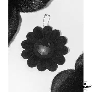 村上隆　真っ黒　花　pinkeychain 5個セット 村上隆 真っ黒 花 pinkeychain - メルカリ