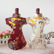 Chinese style gift brocade silk satin cheongsam Tang suit red wine bottle set wine set to send Old Foreign Affairs gifts