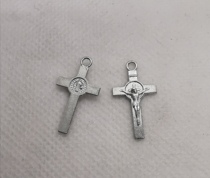 St. Benedict small bitter like 2x1 2cm (excluding hang pore size)