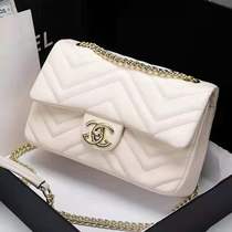 Hong Kong 2021 new fashion trend small fragrance Lingge chain bag wild leather shoulder messenger bag for women