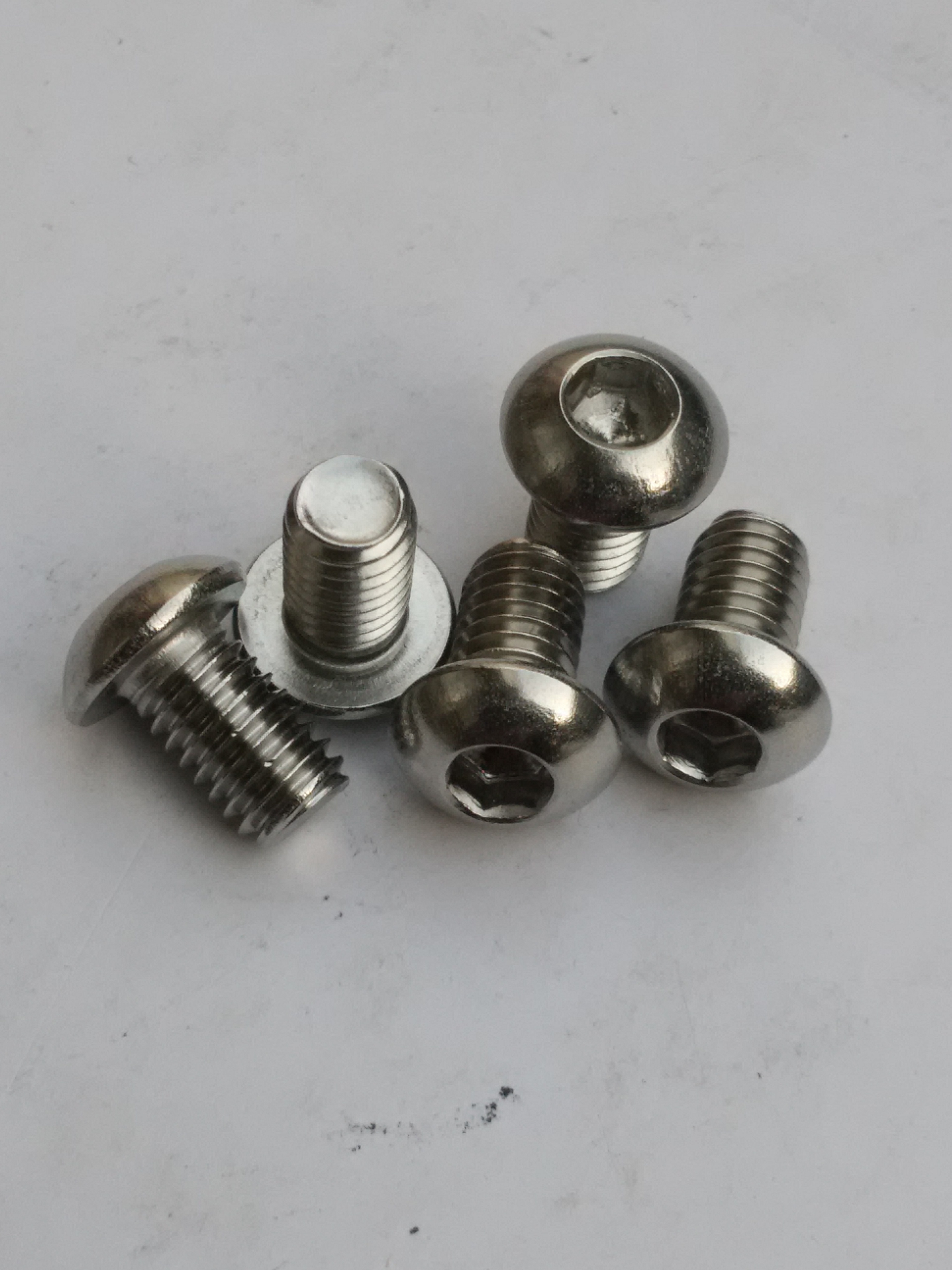 304 stainless steel disc head hexagonal screw GB7380 bolt semi-round head machine screw M5 x 8 10 12-50