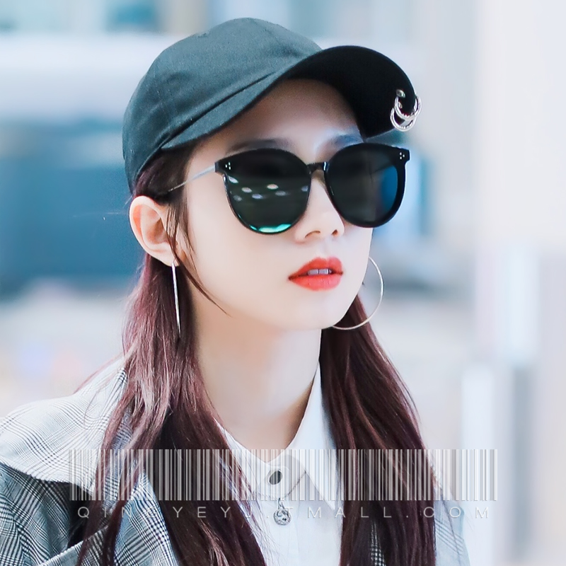 The star shared the same sunglasses as the Korean version of Trend Streets slim gm2021 new ins UV-resistant sunglasses