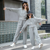 Special pro-sub-clothing net red suit 2021 tide and autumn clothes foreign air high-end mother womens clothing casual sports clothing two sets