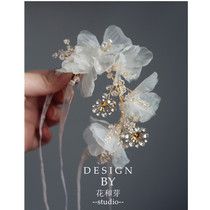Original handmade dreamy white yarn flower crystal branch flower Bride wedding hand flower stage performance bracelet