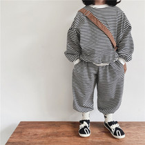 Crooked chick Korean childrens clothing 2022 Chunqiu Childrens striped suit Korean version Men and women Tide Children Clothing Leisure Two Sets