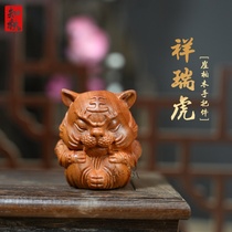 Cliff cypress wood carving Xiangrui Tiger writing hand hand piece Zodiac little tiger personality tea table tea pet creative car decoration