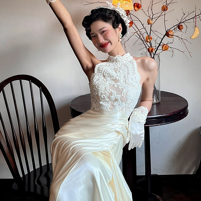 新しい中国モーニングドレスドレス花嫁の結婚式の婚約小さなドレスフィッシュテールレースライト高級ニッチハイエンドライトウェディングドレス