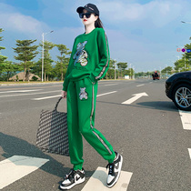 Green suit Women in spring 2022 New European goods high-end necropolis sportswear Salt system casual fashion Two sets