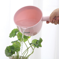 Plastic water scoop water spoon household kitchen large long handle thick Spoon baby shampoo bath scoop water floating water scoop