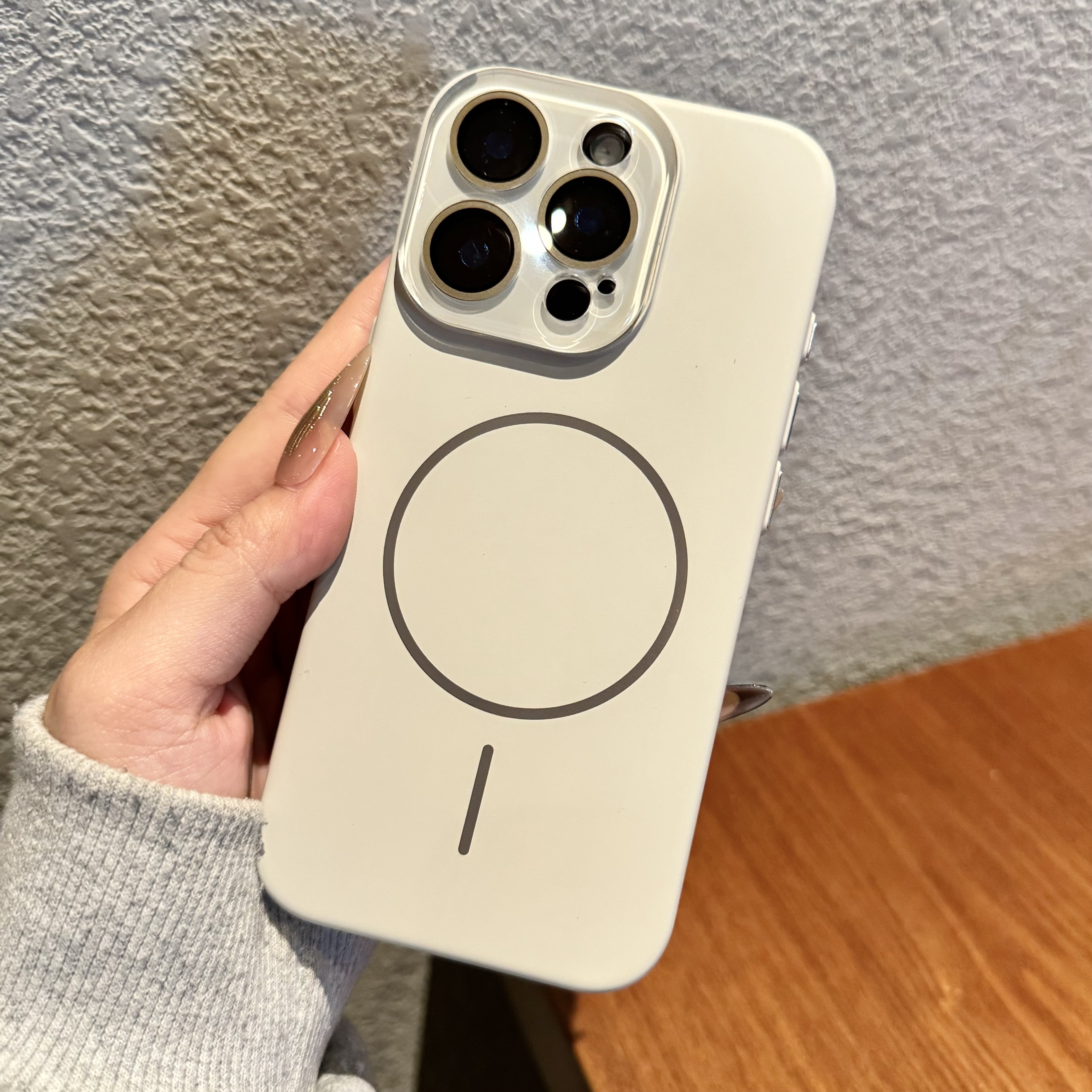 苹果手持壳25年爆款介绍|防摔、无线充,手感所有都要。这得以可是你最后买的移动机器壳!