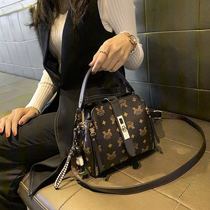 Hong Kong Leather Womens Bag 2021 New Joker Western Womens niche shoulder crossbody bag tide