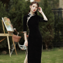 Black modified cheongsam womens winter 2021 new winter Chinese style retro high-end temperament elegant long sleeve autumn and winter