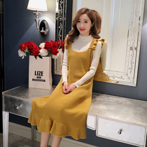 Pregnant women autumn and winter dress 2021 fashion small wooden ear knit sweater strap skirt two-piece set