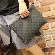 Hong Kong mens new fashion handbags Plaid Letters Enveloping Handbags for Business Leisure Mens Bater Grip Bag Tide