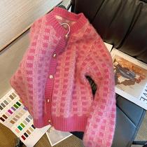 Small fragrant wind pink plaid soft glutinous sweater womens spring autumn 2022 new Korean teas gentle and short knitted cardiovert jacket