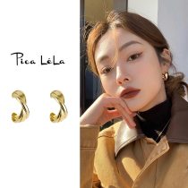 French niche gold earrings retro temperament unique earrings womens new trendy Hong Kong style sterling silver light luxury hoop earrings