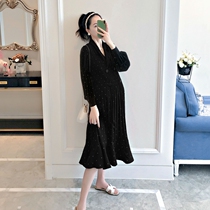Pregnant women autumn dress V collar slim long sleeve autumn thin loose long Korean version of autumn and winter knee skirt