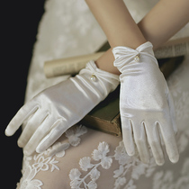 Bridal gloves Lace black and white wine red wedding dress Xiuhe dress white yarn wedding dress Satin short elegant retro