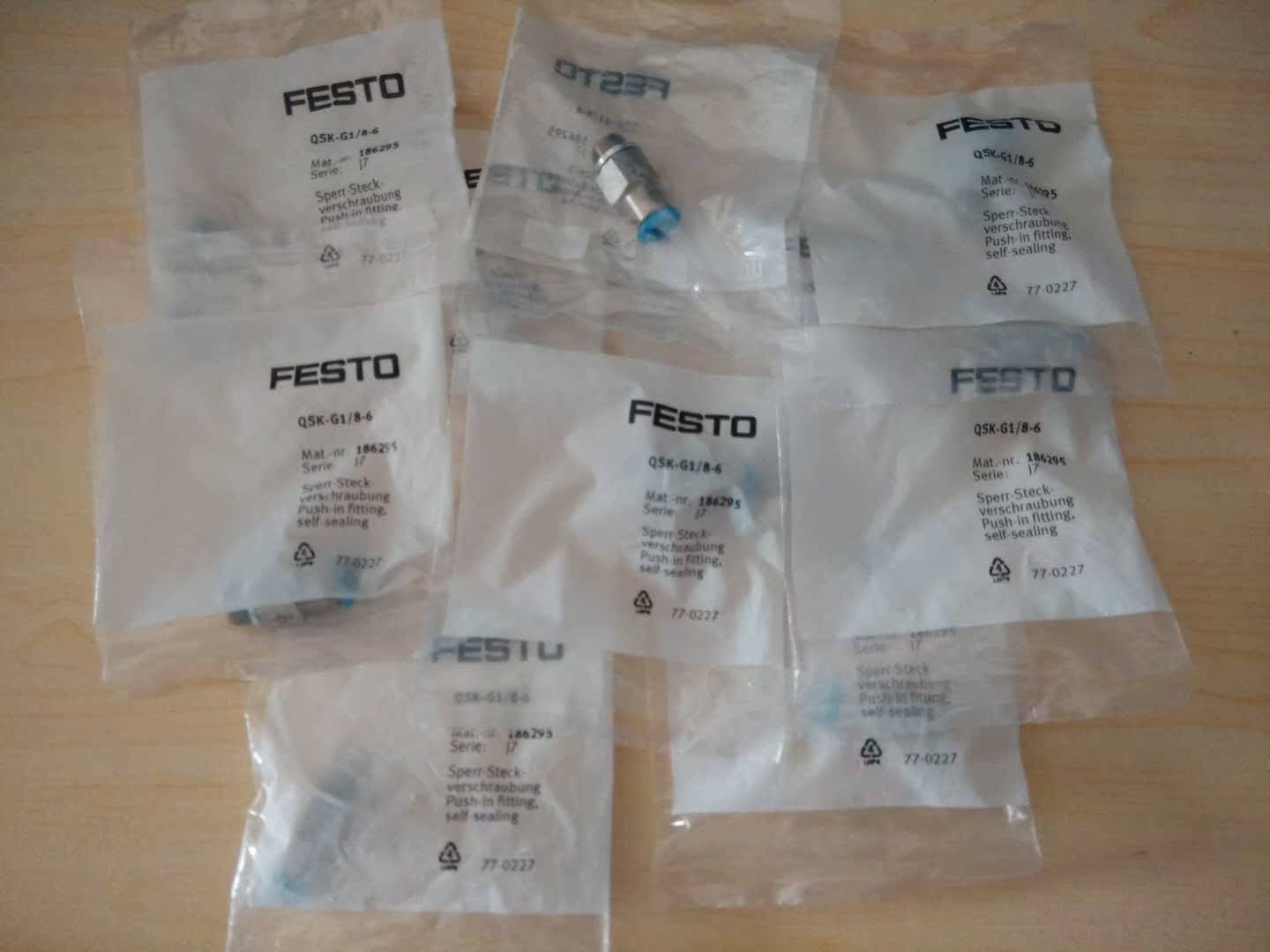 FESTO solenoid valve 196856 CPE10-M1BH-3OLS-QS-6 new original