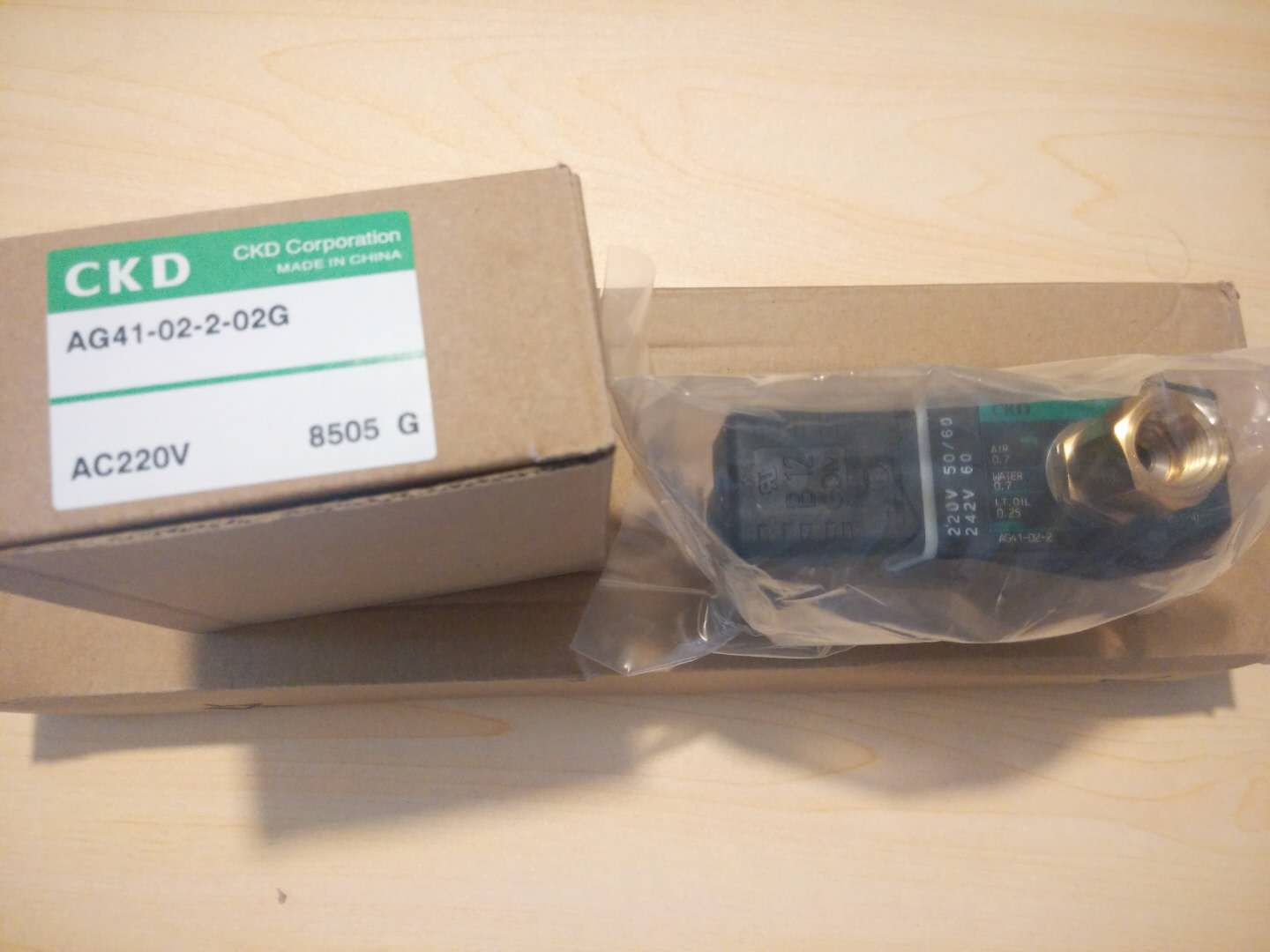 The CKD relief valve R3000-8-W-T8 is a new original