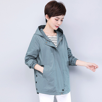 Mom autumn coat 2021 new middle-aged and elderly womens windbreaker middle-aged spring and autumn size loose foreign jacket thin