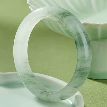 氷飄花　翡翠色バングル　新疆産天然天山翠玉　氷翠バングル　55.5 訳あり値段 氷飄花 翡翠色バングル 新疆産天然天山翠玉 氷翠バングル 55.5 訳