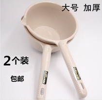 Long handle large bath water spoon Kitchen factory utensils Plastic water scoop Water scoop thickened scoop water scoop Large