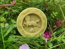 Seda mother Kangba Wormwood handmade soap (two colors randomly shipped)