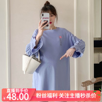 Large size maternity wear autumn New loose round neck flared sleeve embroidery medium long T-shirt female tide mom casual top