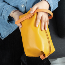 Upscale mens leather business washing bag portable large capacity makeup containing business travel suit supplies bag women