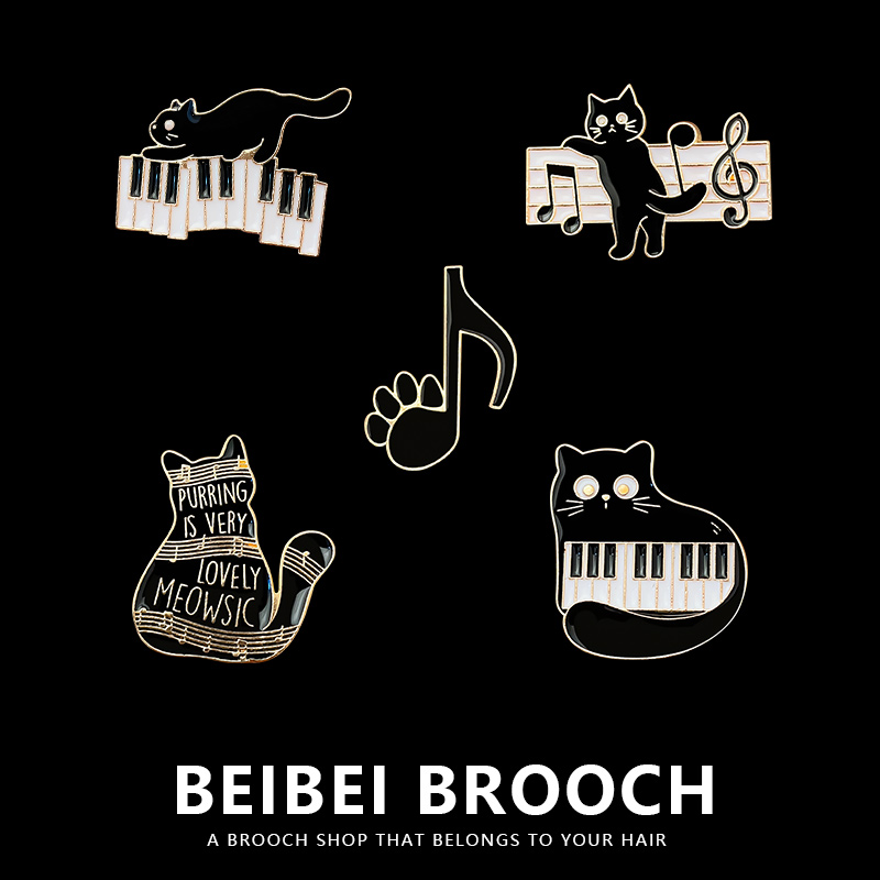漫画音楽黒猫ブローチピアノノート金属バッジかわいい子猫パーソナライズされた男性と女性のバッグアクセサリー