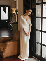 Satin light wedding dress 2021 new bride French simple V collar elegant waist fish tail toast dress temperament women