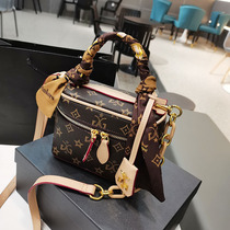 Shanghai customer supply withdrawal cabinet clearance outlets outlets one shoulder messenger messenger bag female fashion and art