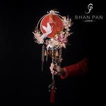 Bride to pick up Xiuhe Group fan custom Chinese Phoenix cloisonne crane double metal hollow tassel fan