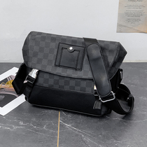  Hong Kong duty-free new mens bag shoulder bag wild plaid leather messenger bag business trend postman bag