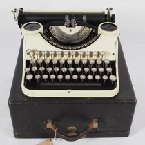 19 1930s American antiques old objects Andrew Underwood vintage mechanical English typewriter