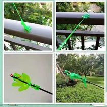 Catch the know that the monkey god is glued to the small green hands to catch the cicadas and the glue-shaped childrens toy catch the deity.