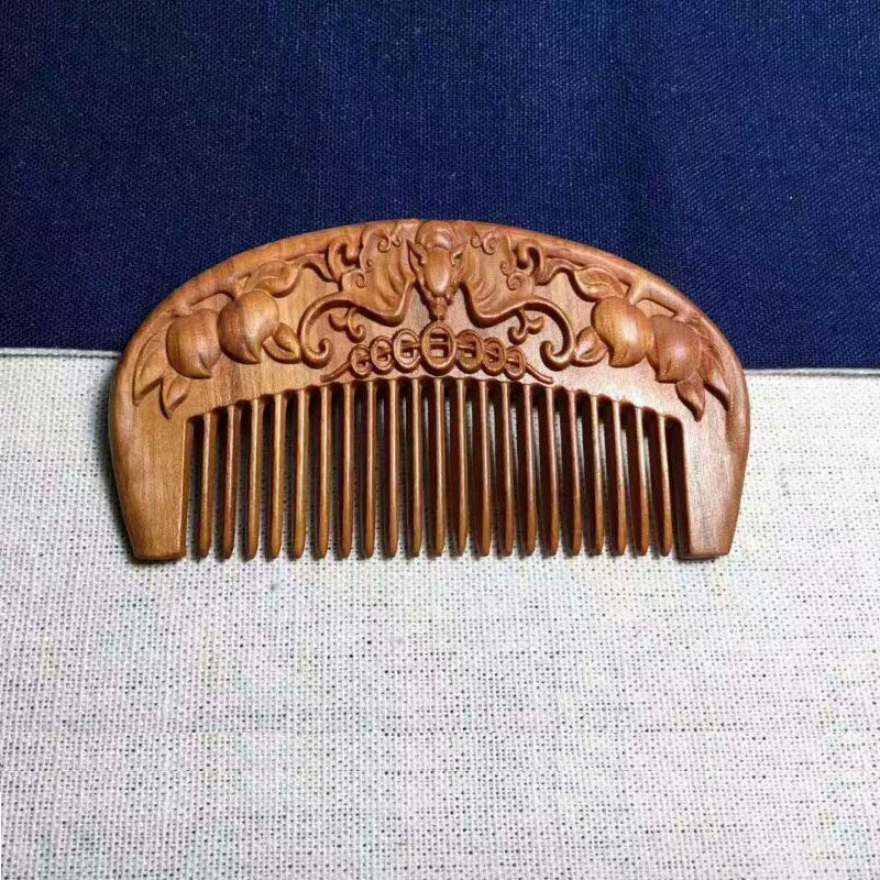 Old Honolulu Fu in front of the wood comb comb solid wood comb handicraft wood comb anti-static wood comb